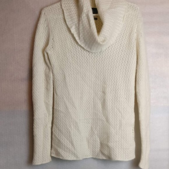 Saks POINTELLE TURTLENECK PURE CASHMERE LONGSLEEVE SWEATER M with measurements - Picture 6 of 6